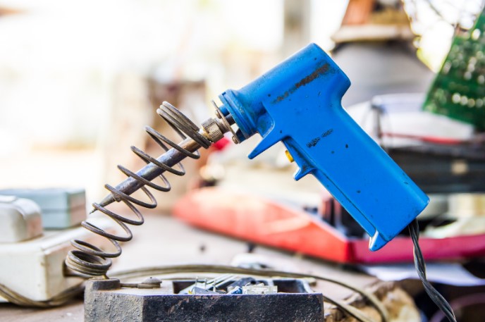 Как правильно залудить жало паяльника