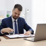 Кого обрати для послуги «адвокат у господарських злочинах»: рейтинг юристів