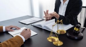 Кого обрати для послуги «адвокат у господарських злочинах»: рейтинг юристів